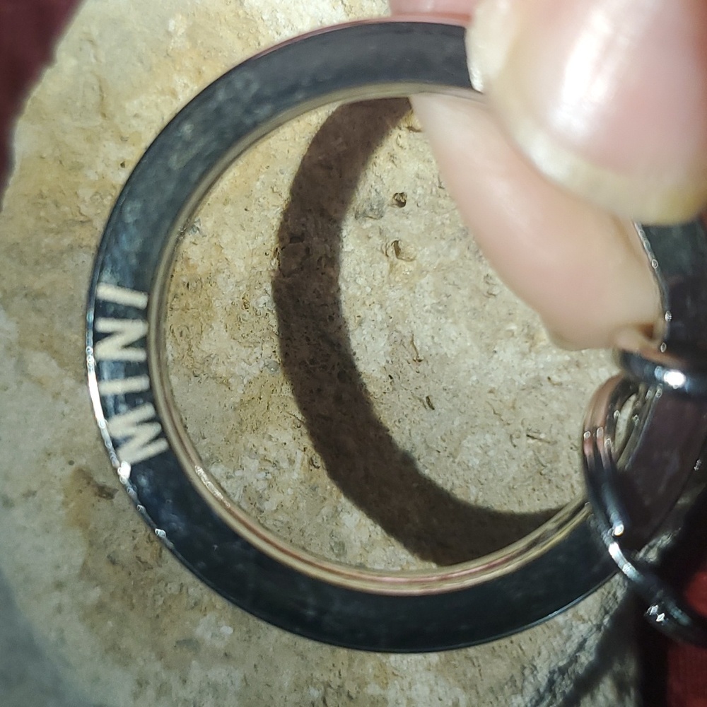 Mini Coup keychain - Picture 4 of 6